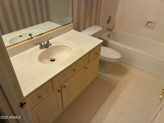 $2,695 | 341 West Helena Drive, Phoenix, AZ 85023