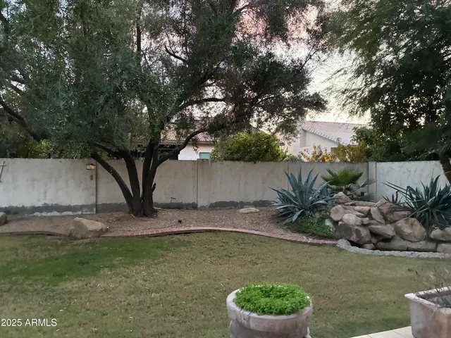 $2,695 | 341 West Helena Drive, Phoenix, AZ 85023