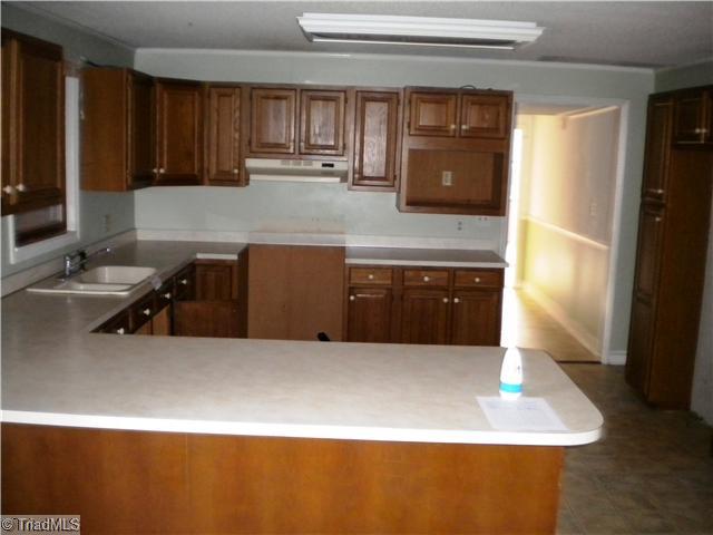1516 East Fairfield Road High Point, NC 27263 - Photo 6 of 13 Kitchen.