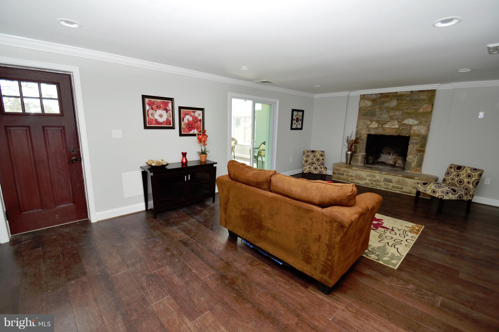 5915 Old Frederick Road Baltimore, MD 21228 - Photo 11 of 30 Family Room