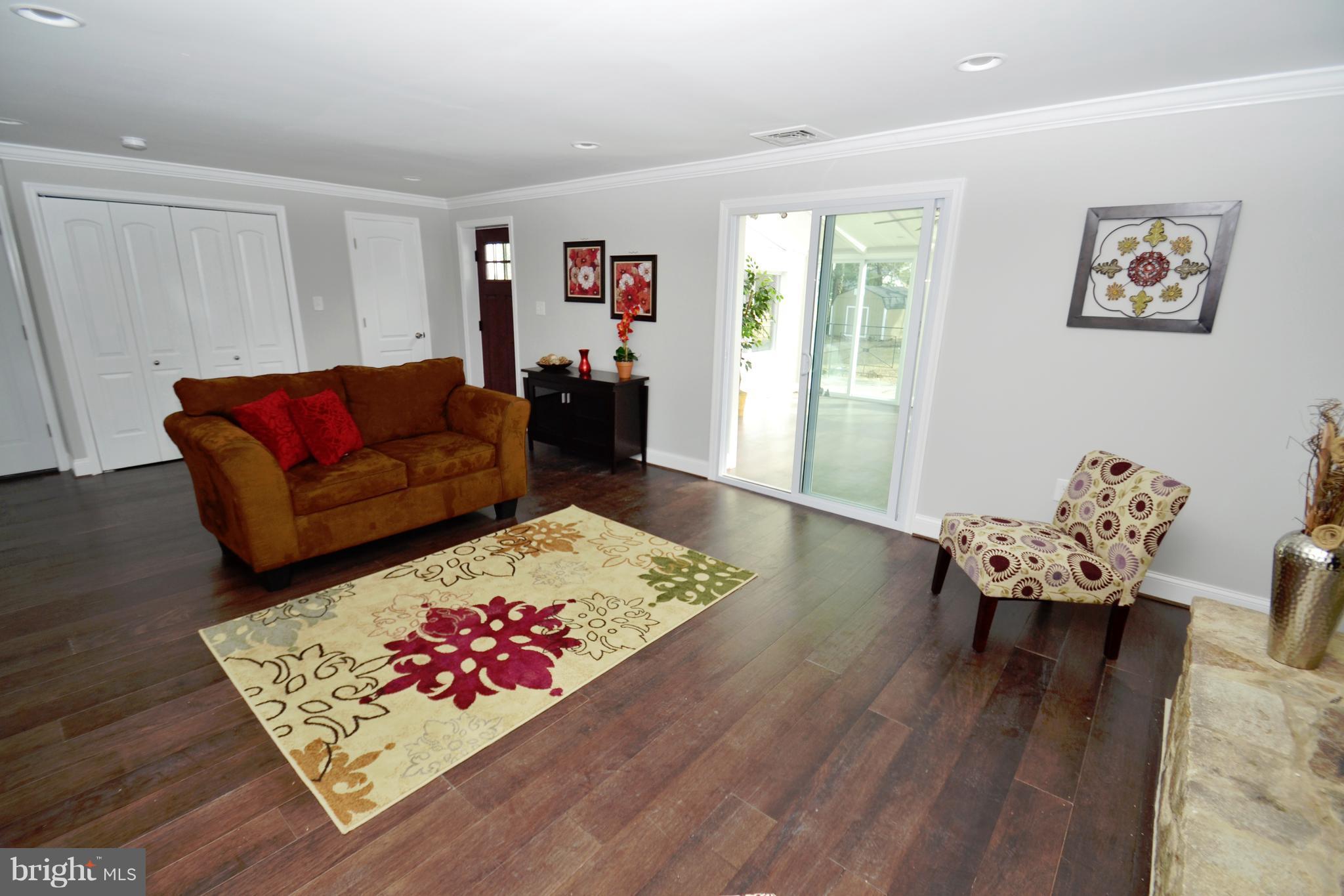 5915 Old Frederick Road Baltimore, MD 21228 - Photo 12 of 30 Living Room