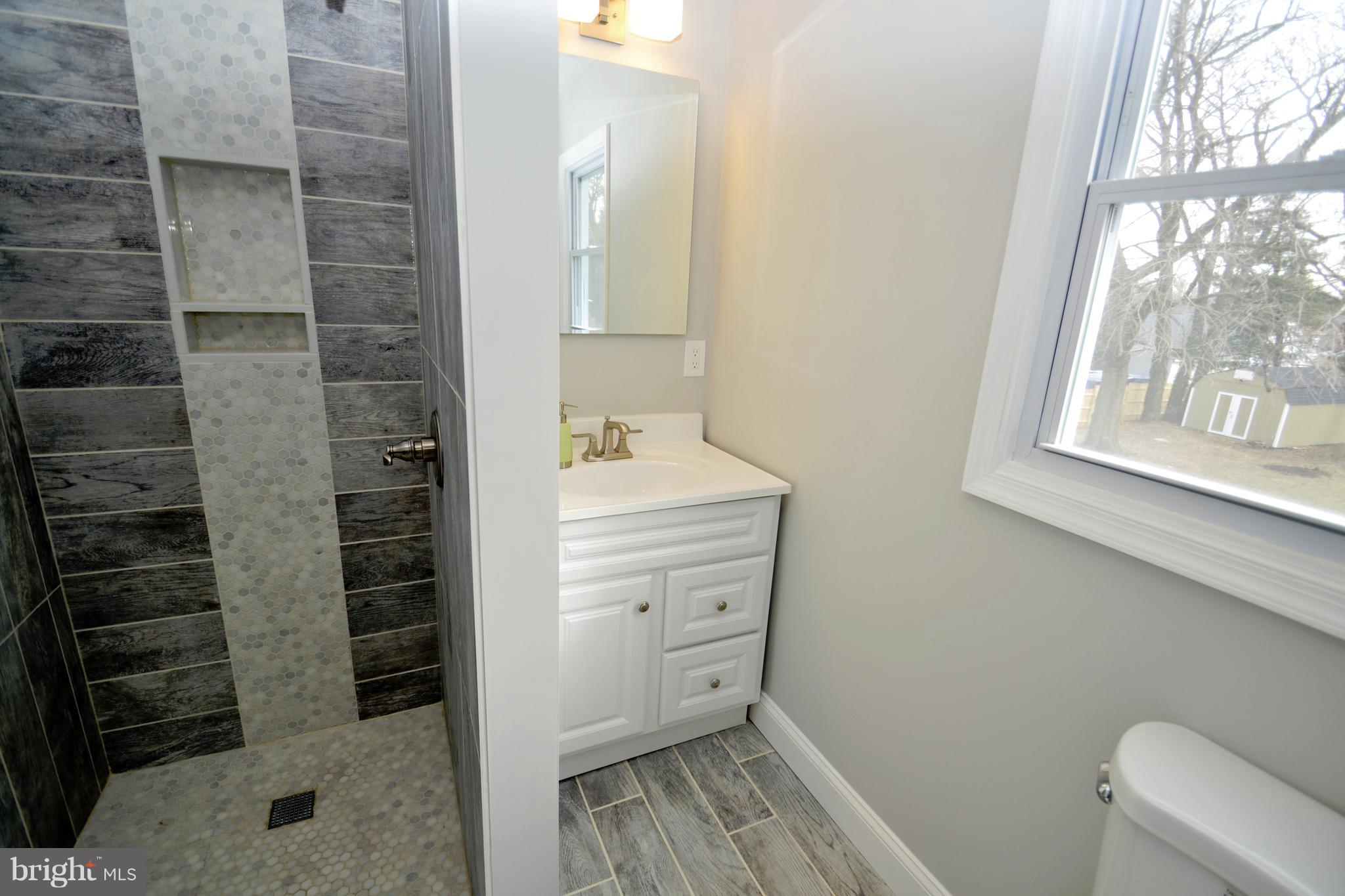 5915 Old Frederick Road Baltimore, MD 21228 - Photo 18 of 30 Bath (Master)