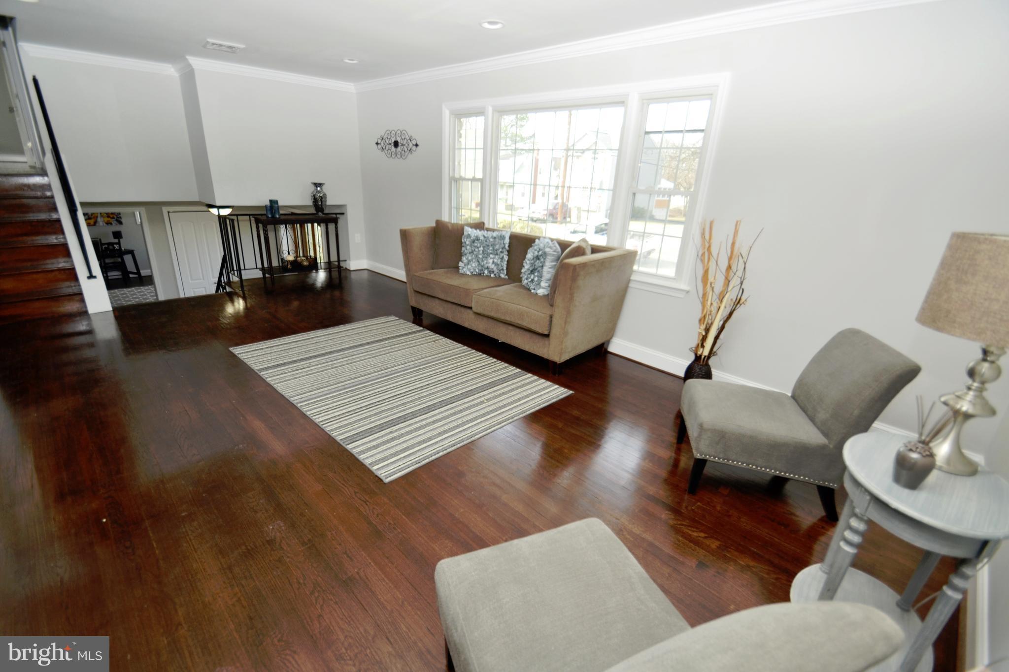 5915 Old Frederick Road Baltimore, MD 21228 - Photo 4 of 30 Living Room