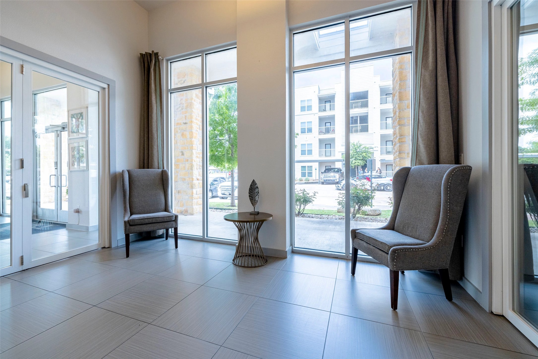 5605 Springdale Road, Unit 333413 Austin, TX 78723 - Photo 19 of 27 a living room with furniture and large windows