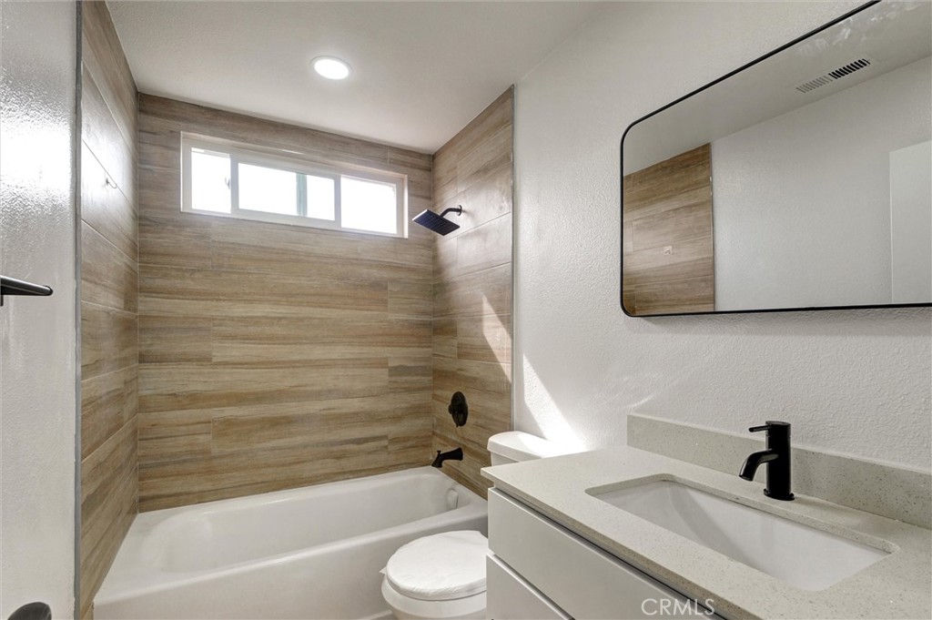 6959 Valatta Place Rancho Cucamonga, CA 91701 - Photo 16 of 25 Upstairs bathroom.