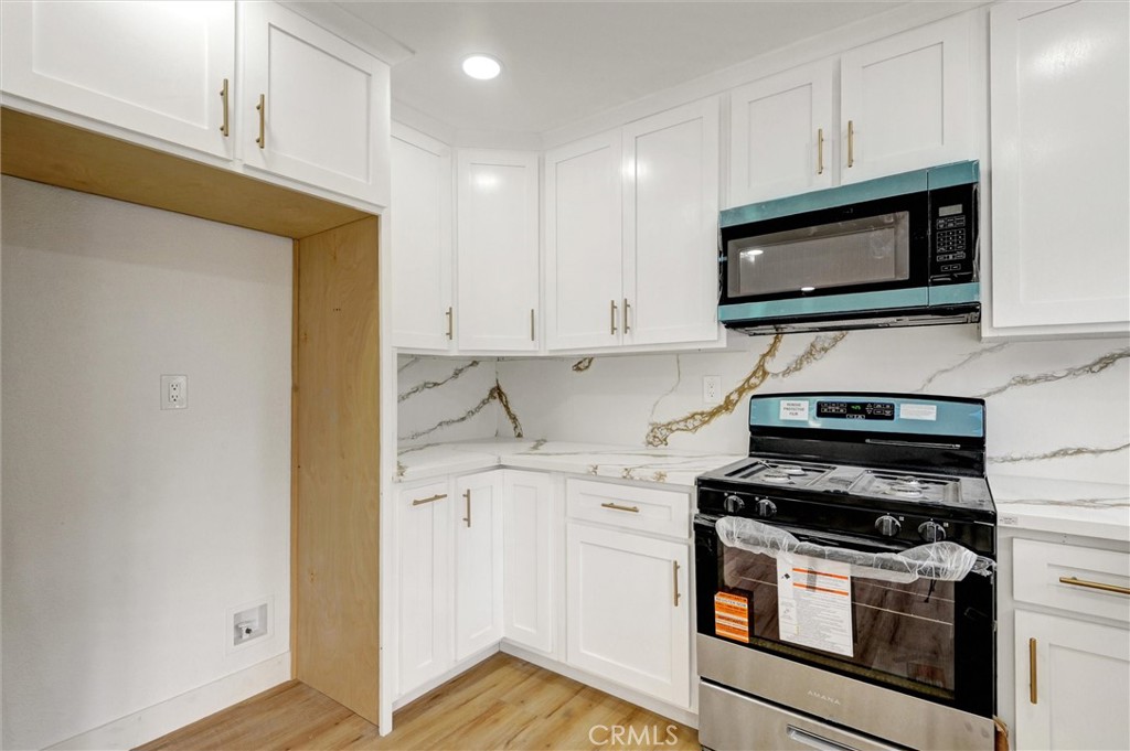 6959 Valatta Place Rancho Cucamonga, CA 91701 - Photo 6 of 25 Kitchen