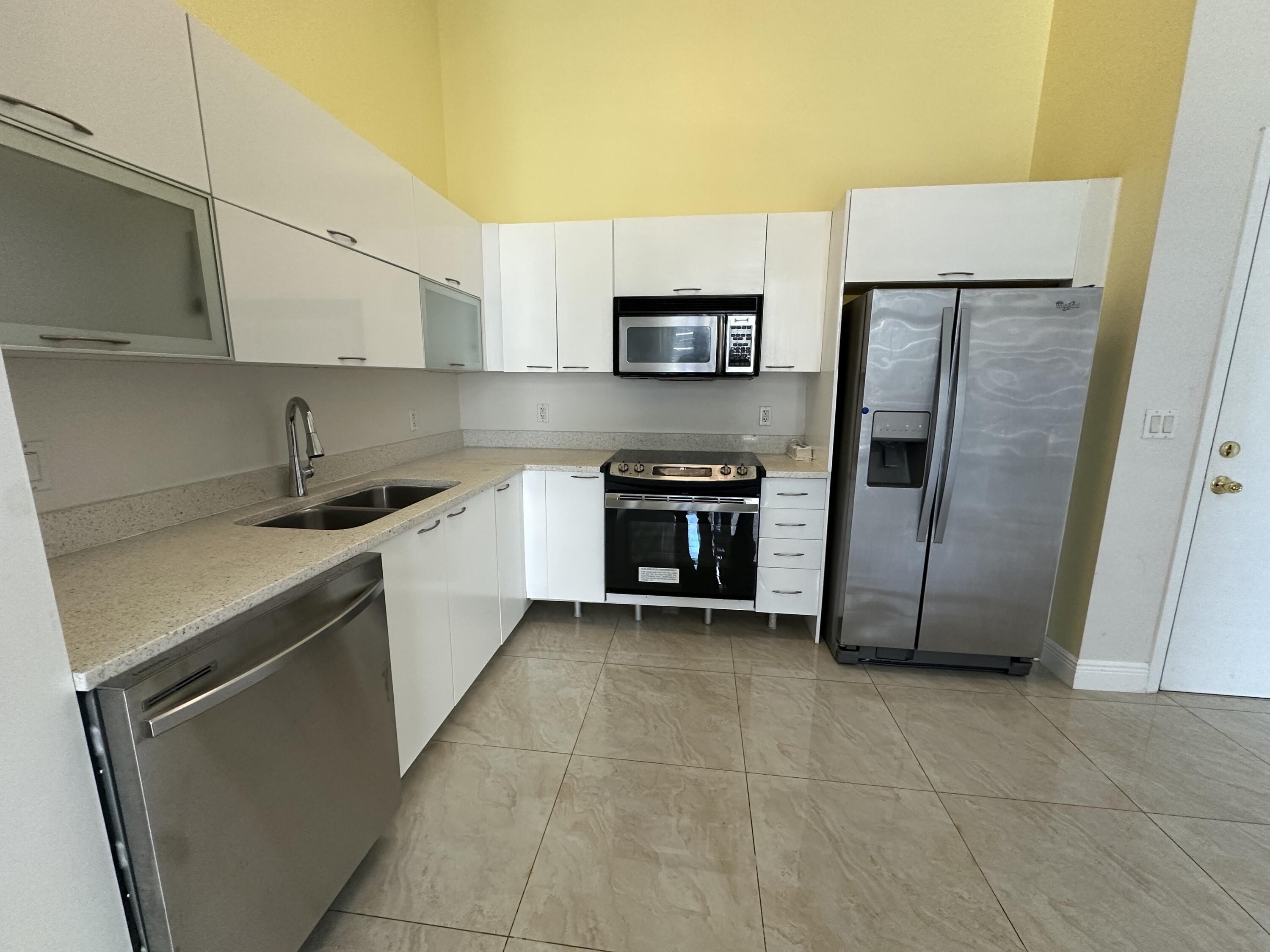 234 Northeast 3rd Street, Unit UPH06 Miami, FL 33132 - Photo 5 of 12 IMG_6230