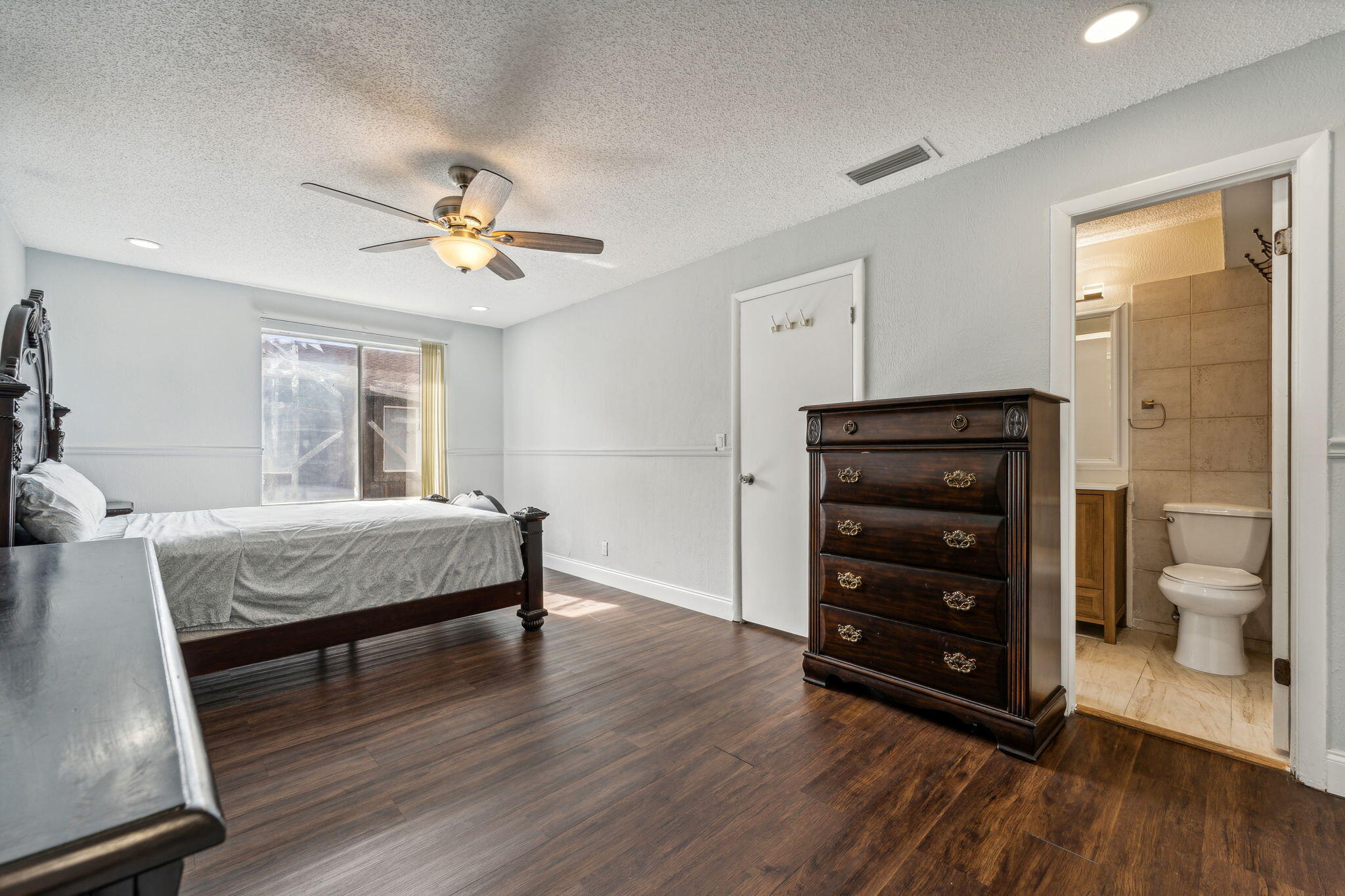 5312 Bosque Lane, Unit 80 West Palm Beach, FL 33415 - Photo 9 of 20 a living room with furniture and wooden floor