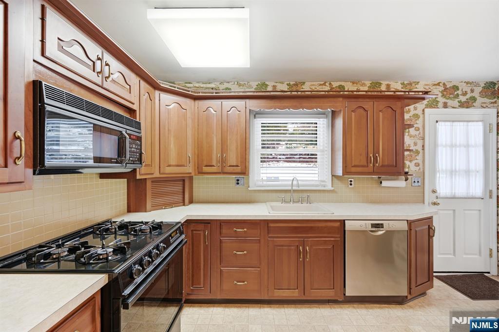 62 2nd Street Park Ridge, NJ 07656 - Photo 14 of 34