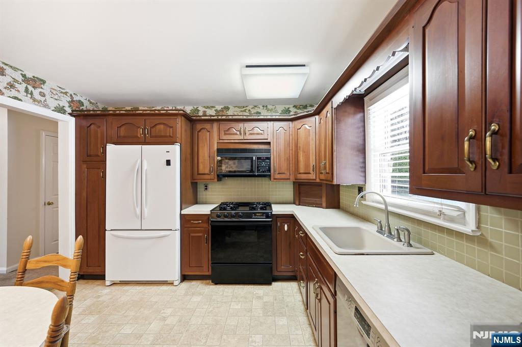 62 2nd Street Park Ridge, NJ 07656 - Photo 15 of 34