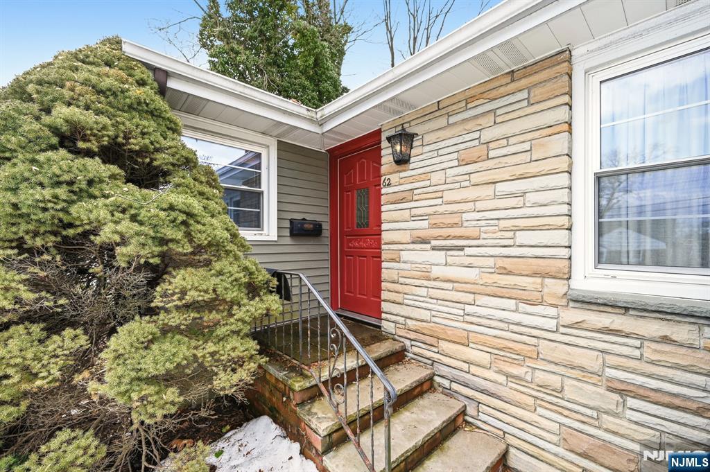 62 2nd Street Park Ridge, NJ 07656 - Photo 4 of 34