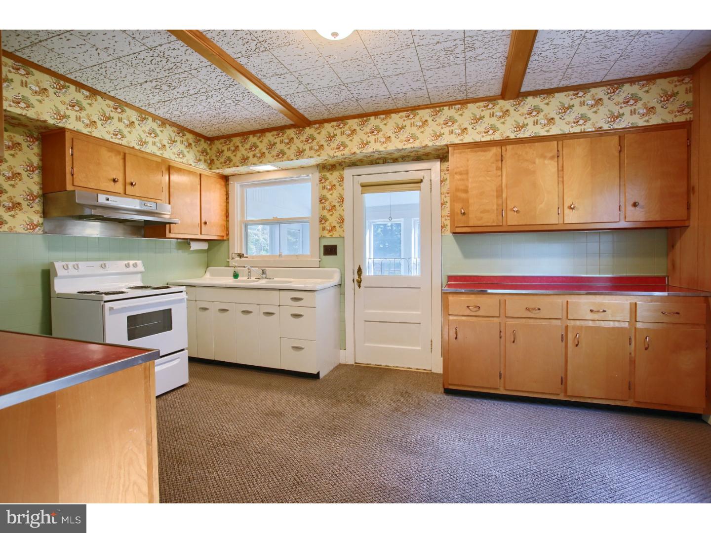 933 High Boulevard Reading, PA 19607 - Photo 8 of 25