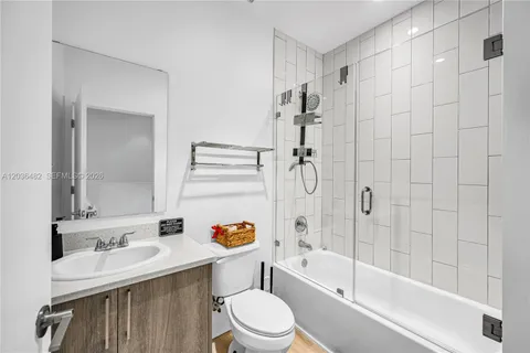 $4,000 | 170 Northwest 158th Street, Unit 2, Miami, FL 33169