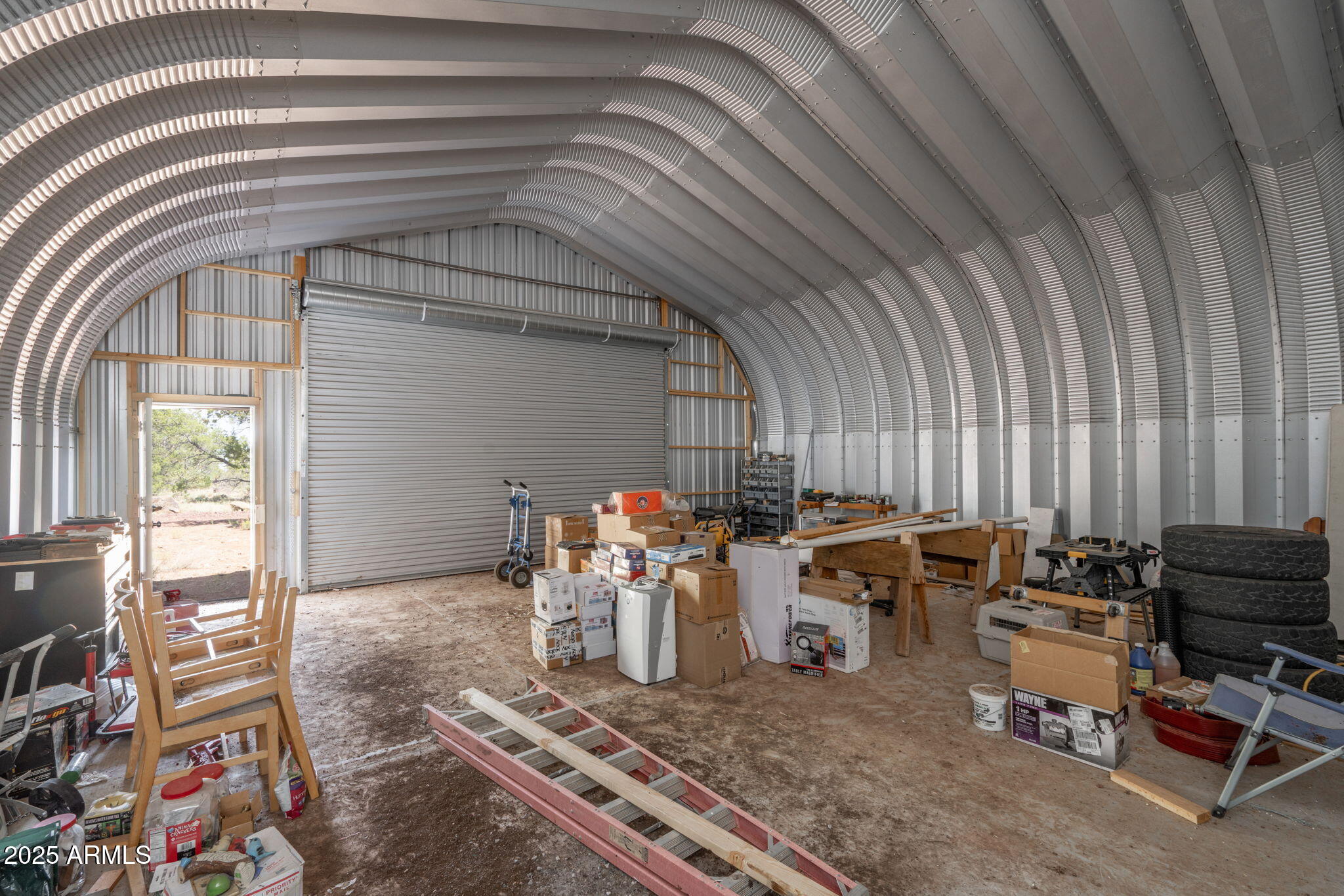 35575 West Pale Moon Road Seligman, AZ 86337 - Photo 29 of 45 a very nice looking room with a large window