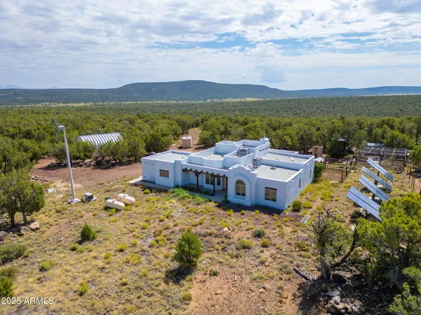 $515,000 | 35575 West Pale Moon Road, Seligman, AZ 86337