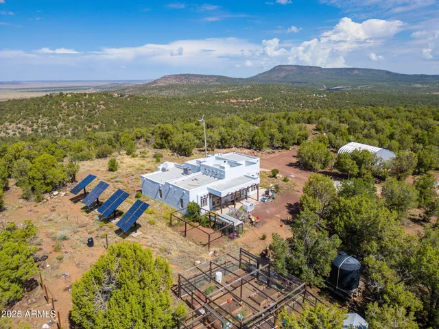 $499,900 | 35575 West Pale Moon Road, Seligman, AZ 86337