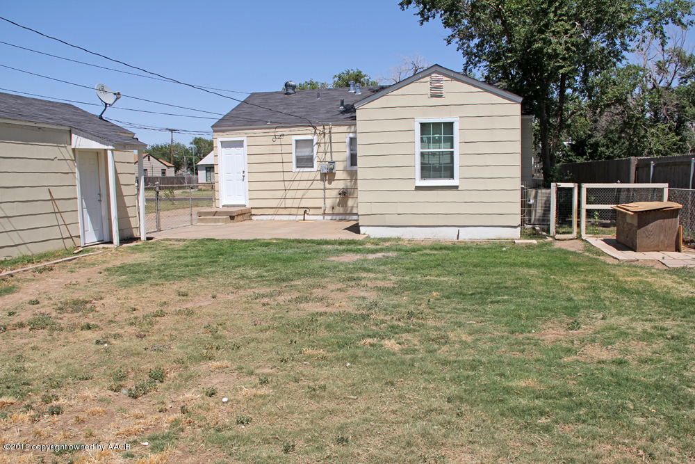4306 South Hayden Street Amarillo, TX 79110 - Photo 21 of 23 a view of a house with backyard and porch