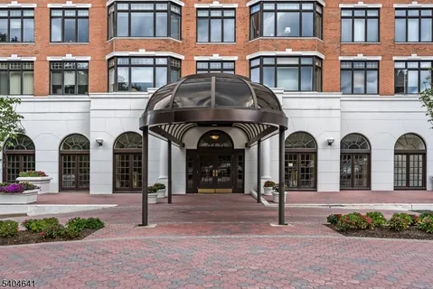 $694,000 | 616 South Orange Avenue, Unit SH4, Maplewood, NJ 07040