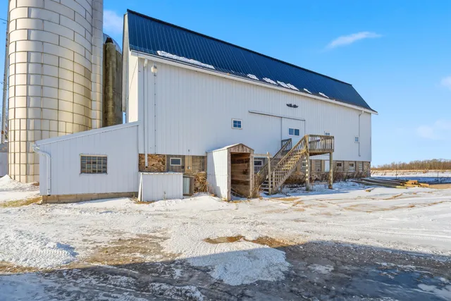 $720,000 | W8594 Hooyman Road, Shiocton, WI 54170