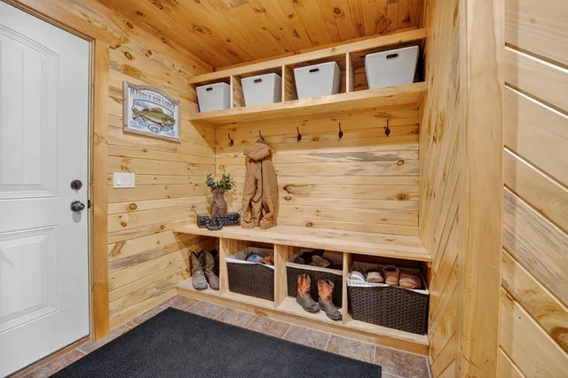 $720,000 | W8594 Hooyman Road, Shiocton, WI 54170