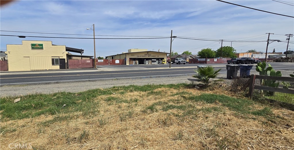 0 West Inyo Avenue Tulare, CA 93274 - Photo 7 of 24 a view of building with an outdoor space