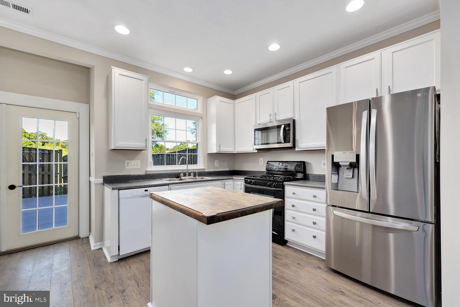 6729 Stone Maple Terrace Centreville, VA 20121 - Photo 7 of 37