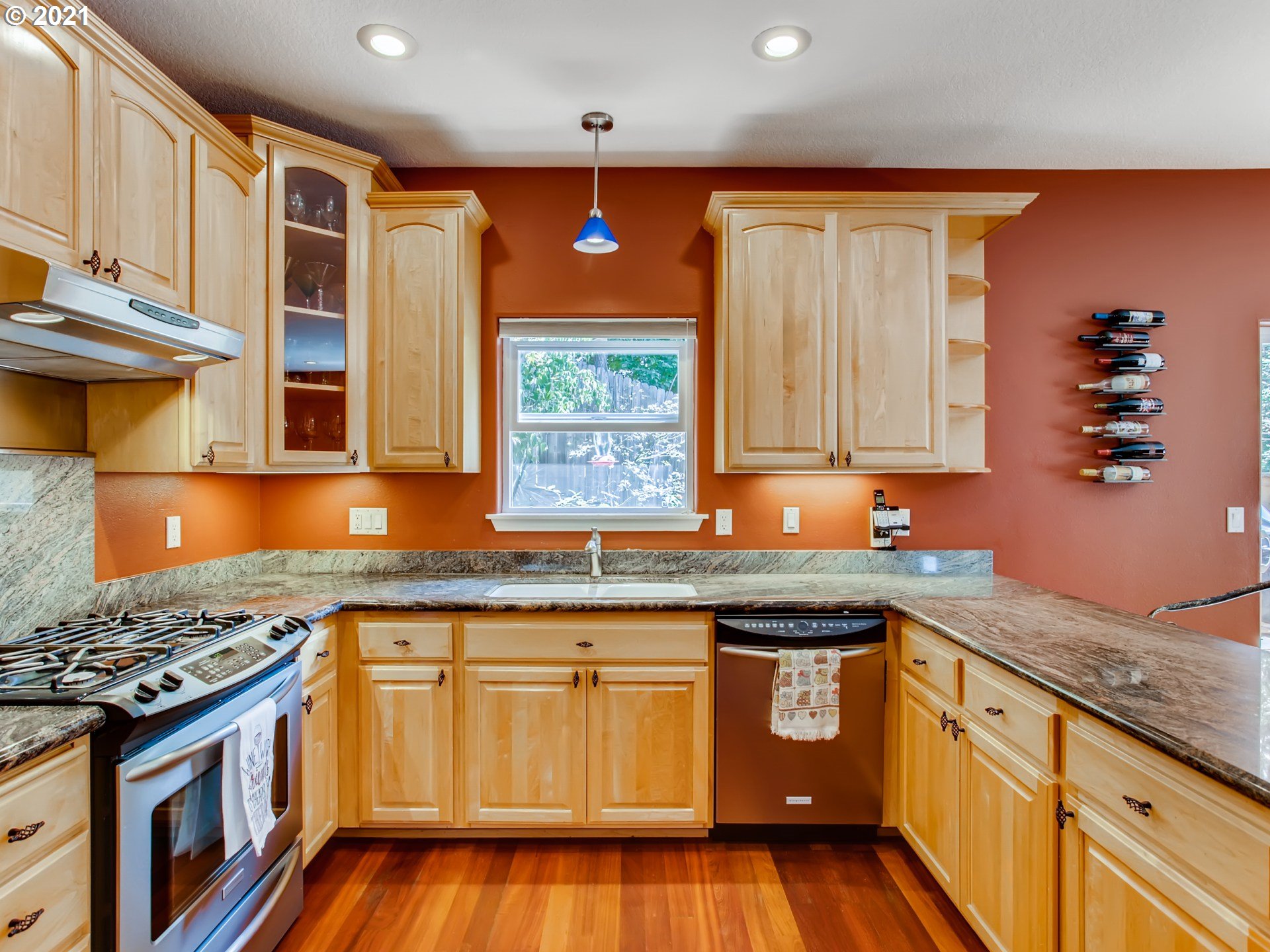 9543 Southwest Spring Crest Drive Portland, OR 97225 - Photo 12 of 31 Gallery Image 12