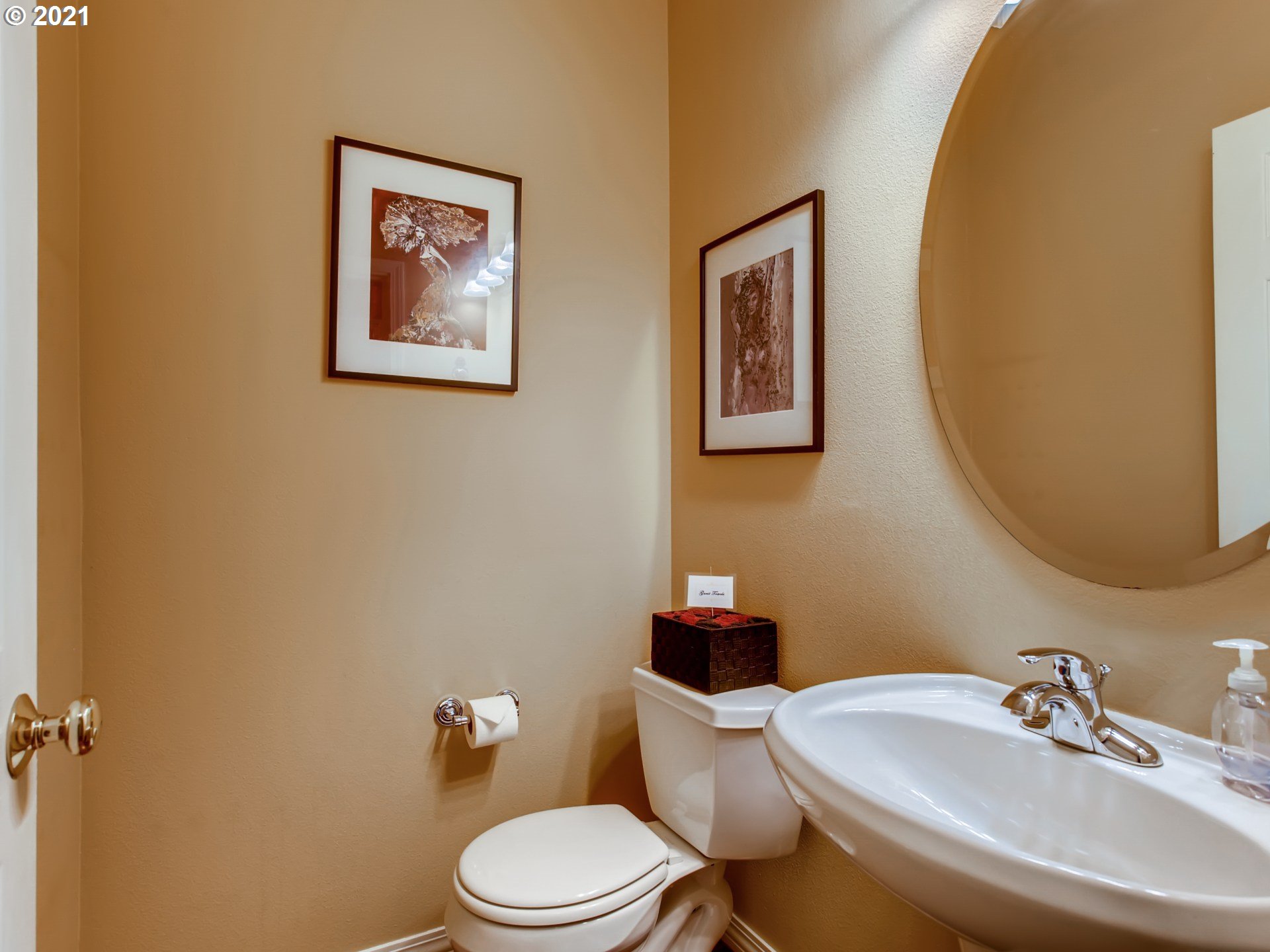 9543 Southwest Spring Crest Drive Portland, OR 97225 - Photo 14 of 31 Gallery Image 14