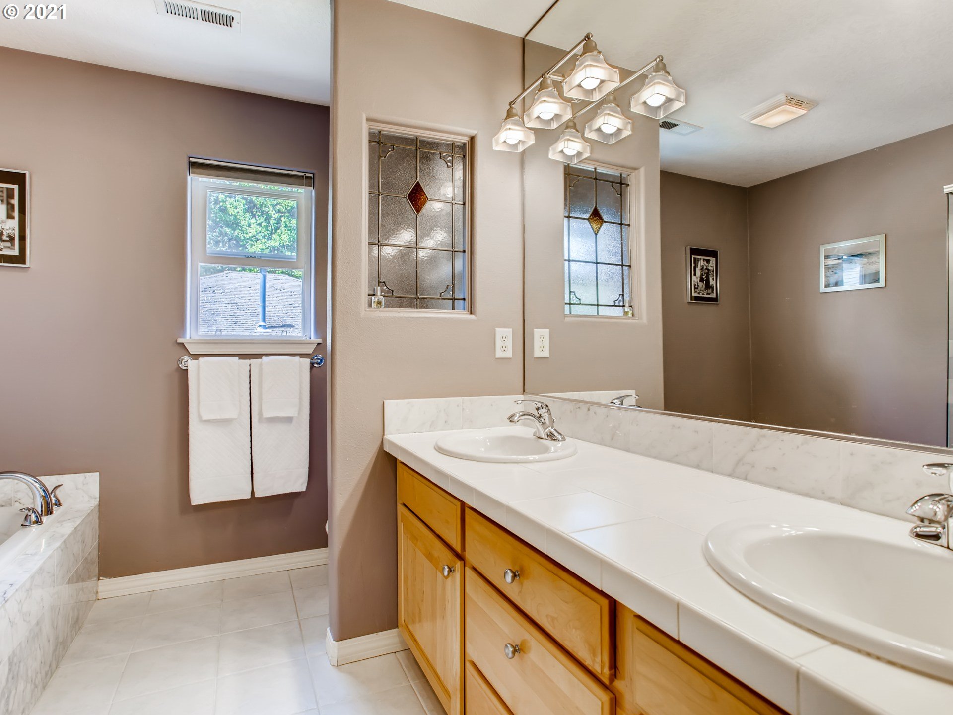 9543 Southwest Spring Crest Drive Portland, OR 97225 - Photo 18 of 31 Gallery Image 18