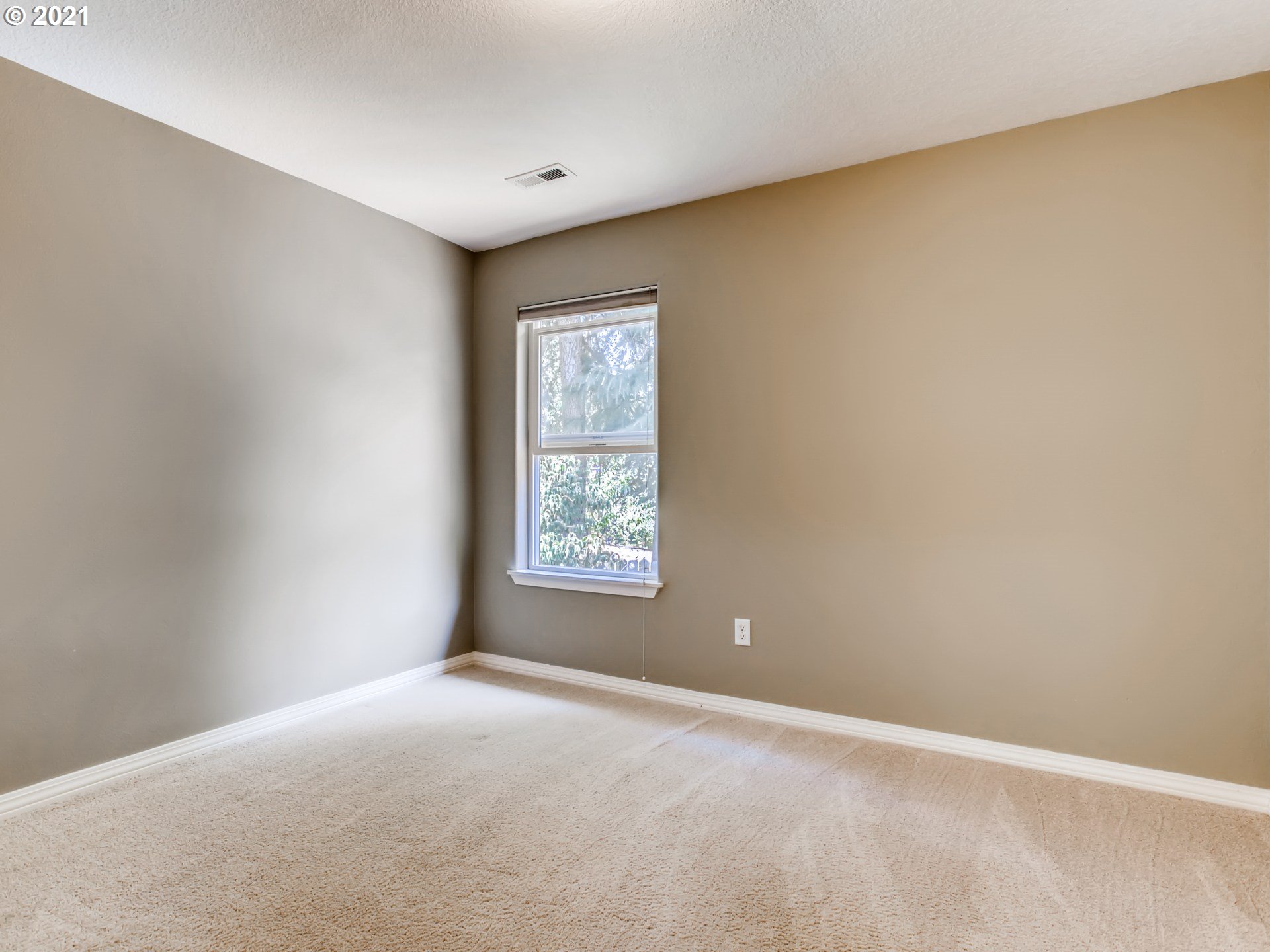 9543 Southwest Spring Crest Drive Portland, OR 97225 - Photo 21 of 31 Gallery Image 21