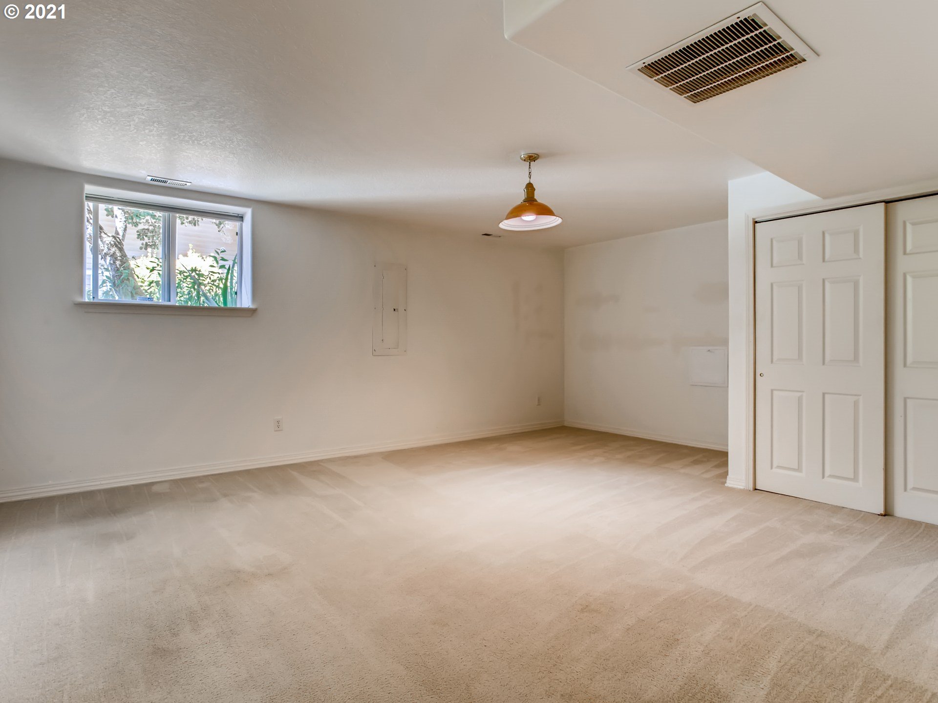 9543 Southwest Spring Crest Drive Portland, OR 97225 - Photo 28 of 31 Gallery Image 28