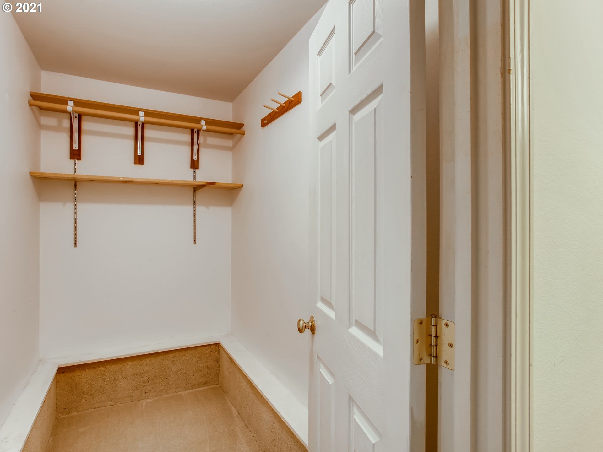 9543 Southwest Spring Crest Drive Portland, OR 97225 - Photo 29 of 31 Gallery Image 29
