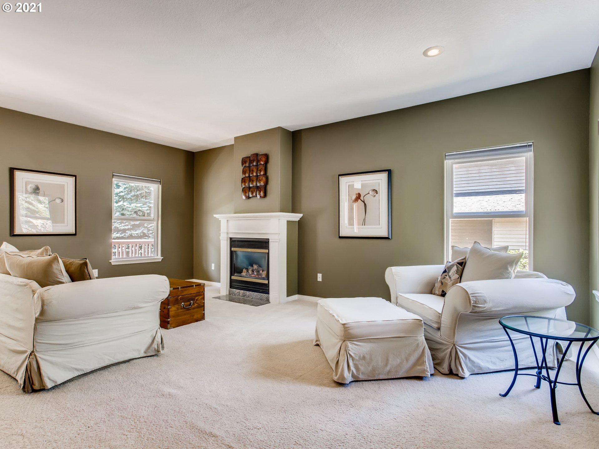 9543 Southwest Spring Crest Drive Portland, OR 97225 - Photo 5 of 31 Gallery Image 5