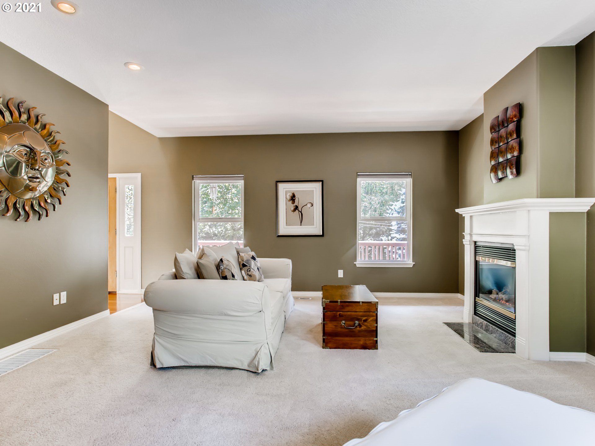 9543 Southwest Spring Crest Drive Portland, OR 97225 - Photo 6 of 31 Gallery Image 6