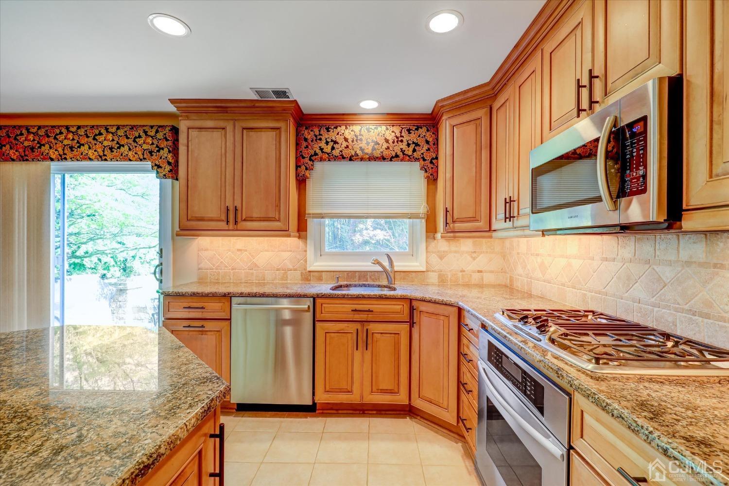 12 Pitt Road East Brunswick, NJ 08816 - Photo 7 of 42 Gallery Image 7