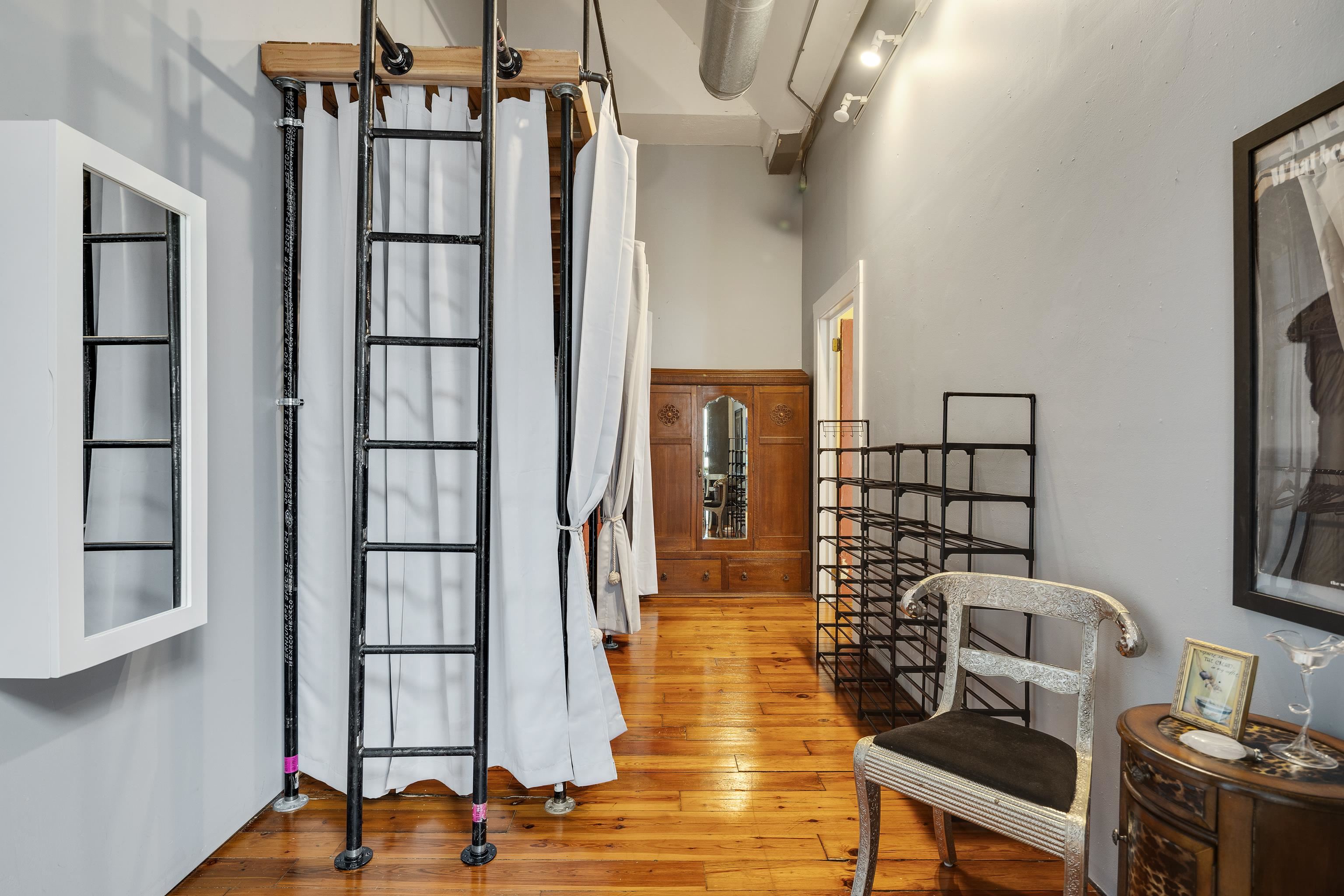 116 South Front Street, Unit 201 Memphis, TN 38103 - Photo 17 of 26 a view of a room with gym equipment