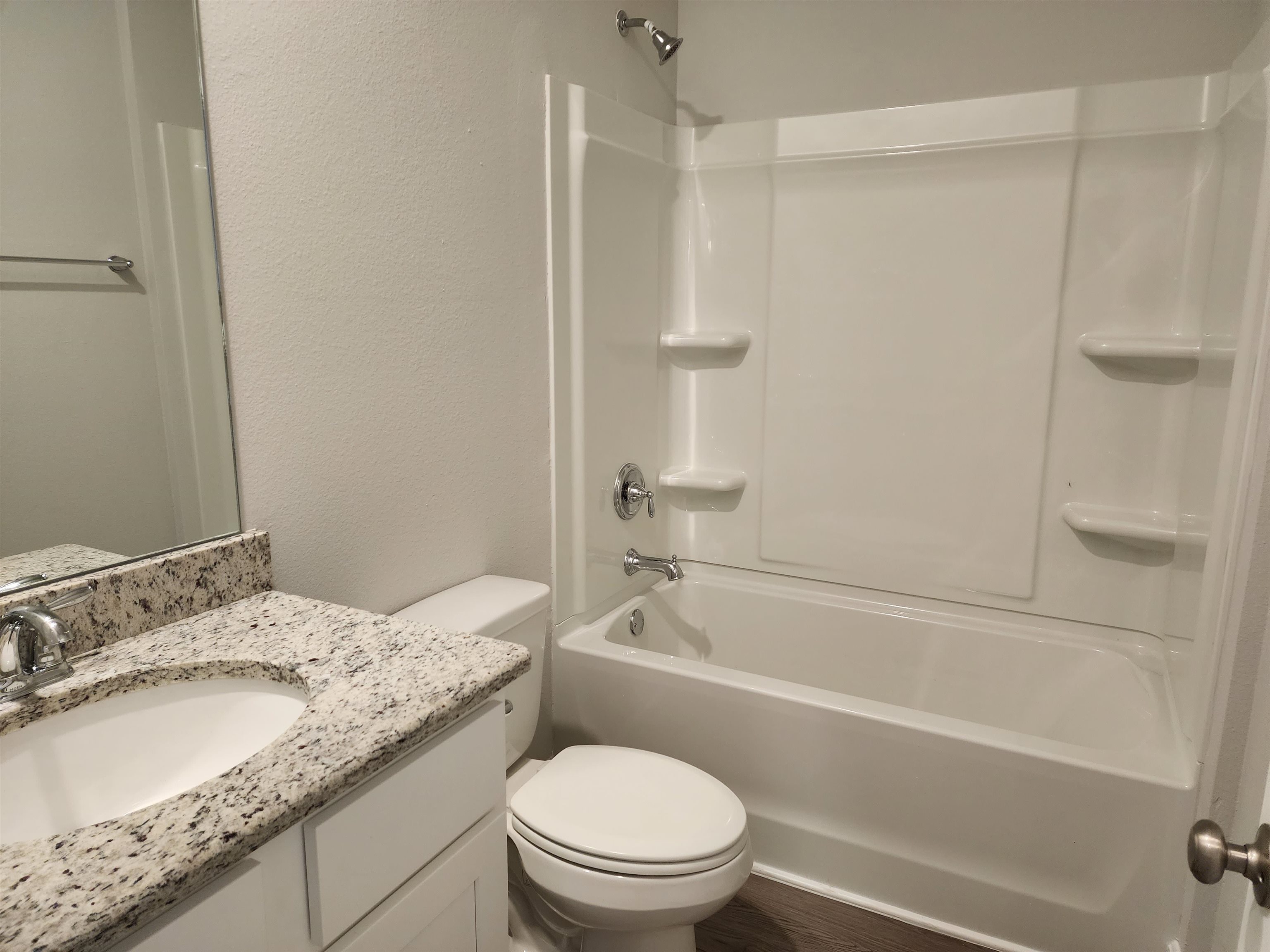 8761 Primland Boulevard Foley, AL 36535 - Photo 9 of 14 Hall bath