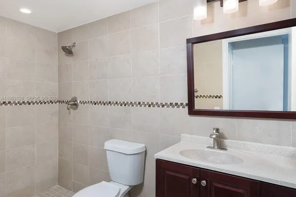 $4,950 | 701 Brickell Key Boulevard, Unit 2004, Miami, FL 33131