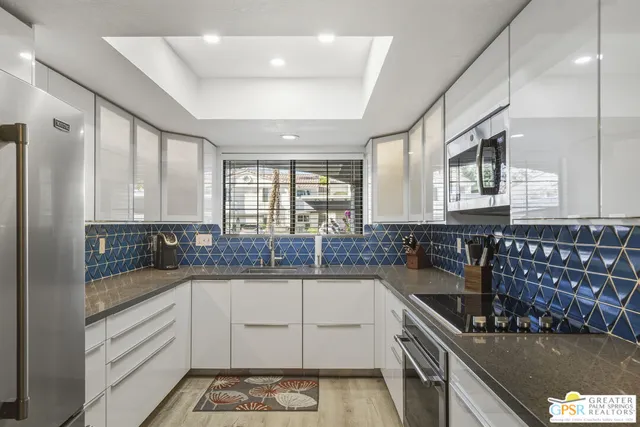 $405,000 | 500 South Farrell Drive, Unit M79, Palm Springs, CA 92264