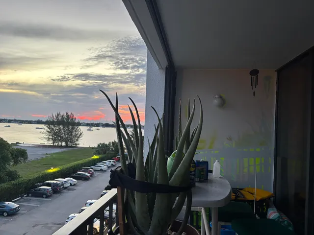 $297,000 | 5600 North Flagler Drive, Unit 401, West Palm Beach, FL 33407