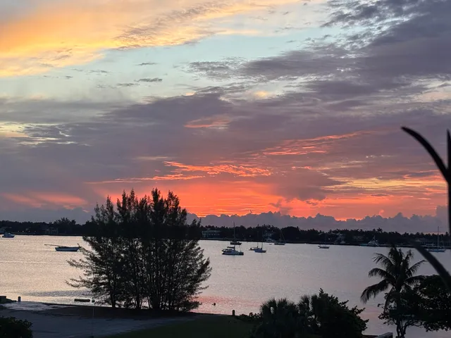 $297,000 | 5600 North Flagler Drive, Unit 401, West Palm Beach, FL 33407