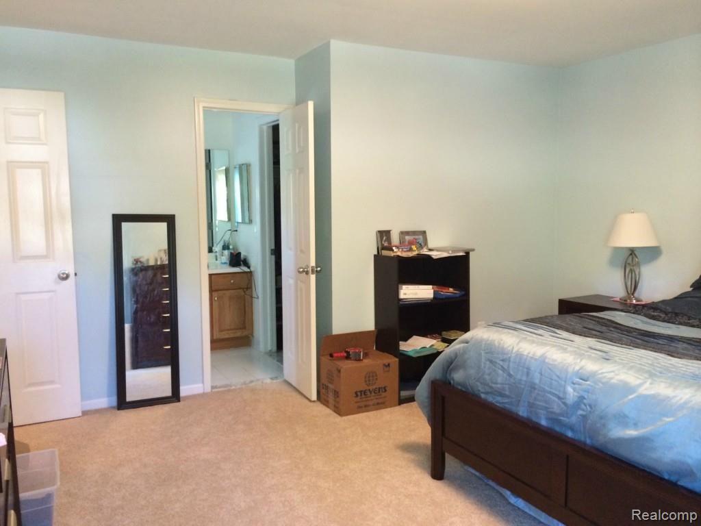 451 Whitney Drive Rochester, MI 48307 - Photo 21 of 26 20 Master to Bathroom and walkin closet.jpg