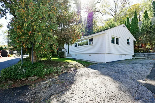 $399,000 | 213 Mamanasco Road, Ridgefield, CT 06877