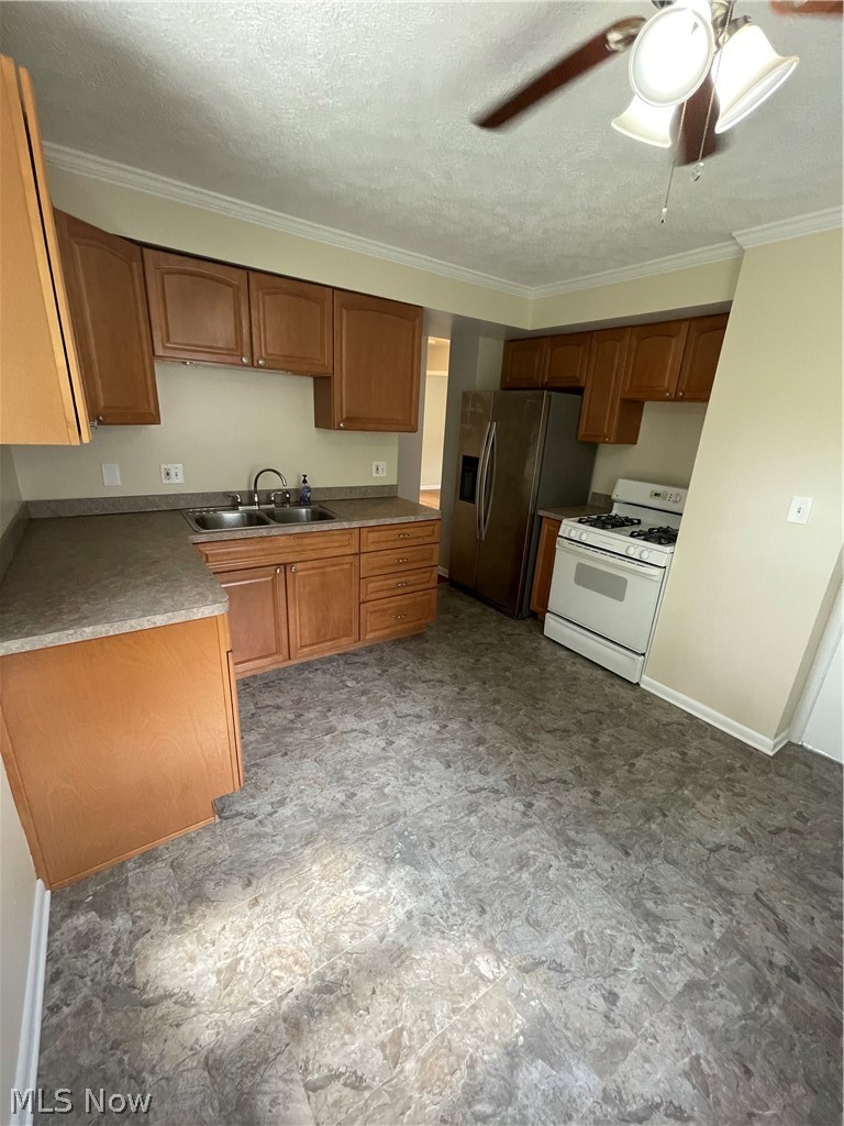 29317 Oakdale Road Willowick, OH 44095 - Photo 7 of 33