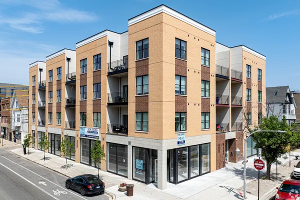 $2,700 | 3204 North Clifton Avenue, Unit 304, Chicago, IL 60657