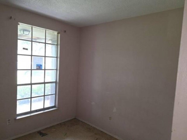 4806 Grapevine Street Houston, TX 77045 - Photo 10 of 13 an empty room with a window