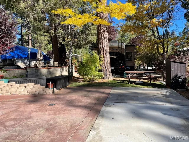 a view of street with sitting area