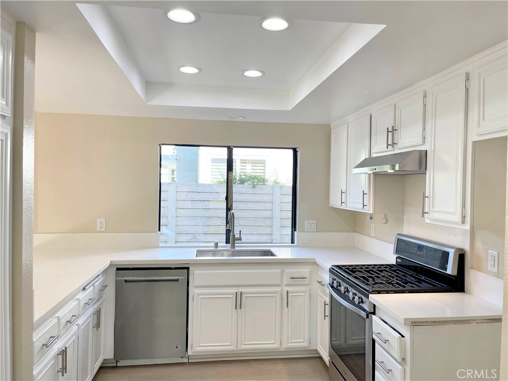 3 Rushingwind, Unit 4 Irvine, CA 92614 - Photo 7 of 34 Kitchen