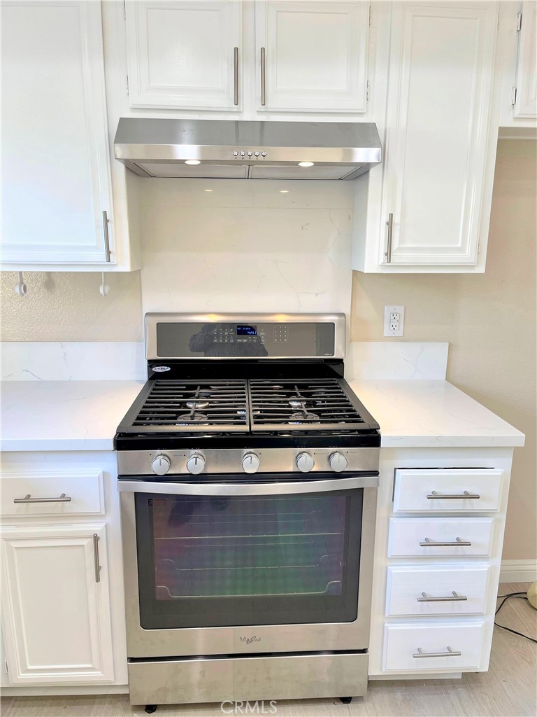 3 Rushingwind, Unit 4 Irvine, CA 92614 - Photo 9 of 34 Gas Stove
