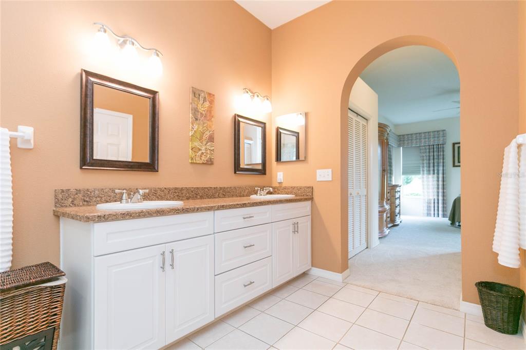 3516 Shadowood Drive Valrico, FL 33596 - Photo 23 of 56